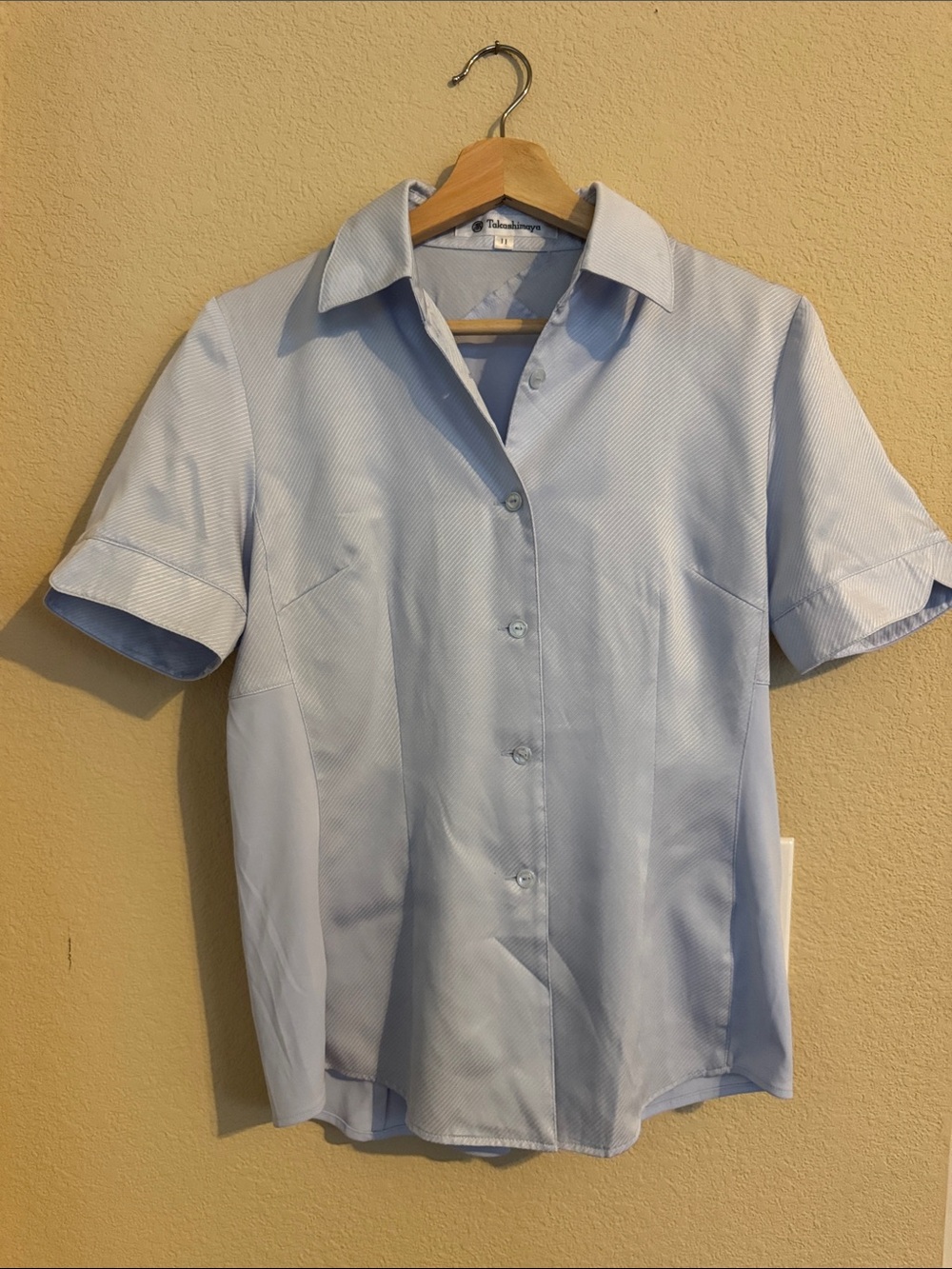 Women’s Light Blue Short-Sleeve Button-Down Shirt — Tailored Collar